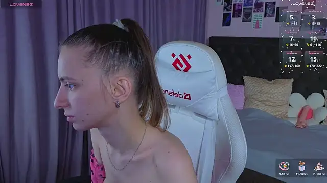 kaleriyaa  online show from April 21, 2026, 1:42 am