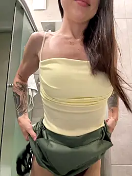 SakuraSara online show from September 28, 2025, 4:51 am