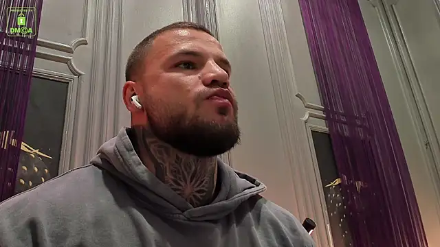 Snapshot of OliverSport chatting on October 16, 2025, 3:35 pm OliverSport online show from October 16, 2025, 3:35 pm