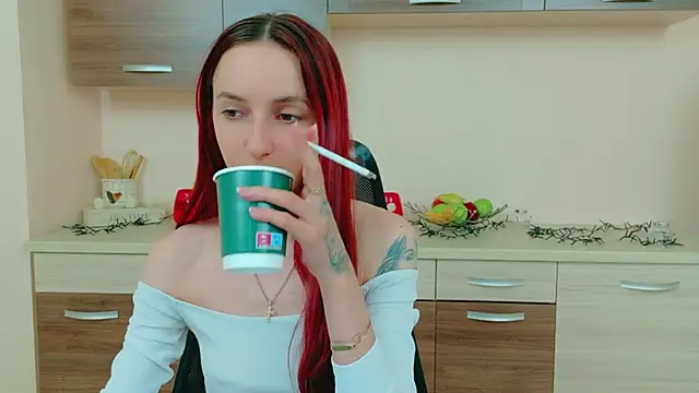 Julia Jae online show from April 18, 2026, 5:44 am