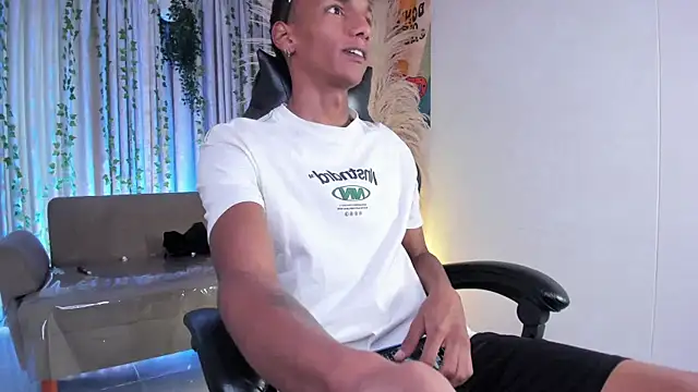 JulienSaint online show from May 15, 2026, 11:39 am