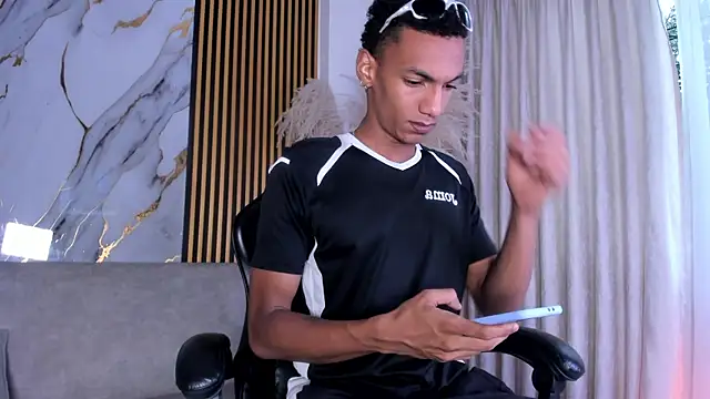 JulienSaint online show from July 15, 2026, 11:48 am