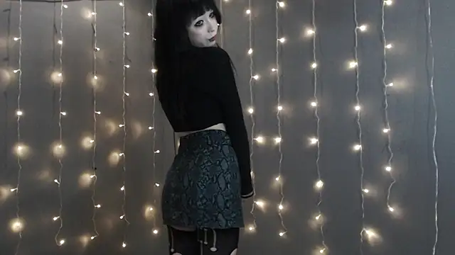  LUCY LAVE online show from April 6, 2026, 2:07 pm