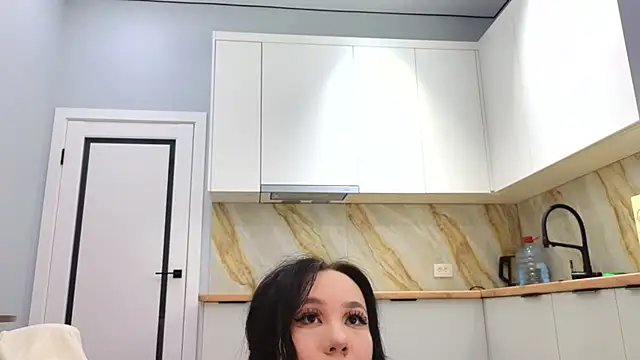 lunajii online show from April 14, 2026, 1:28 pm