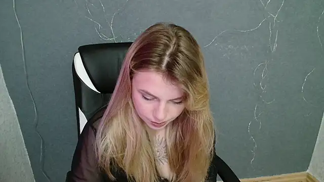 AngelicaHollywood online show from November 23, 2025, 8:08 pm