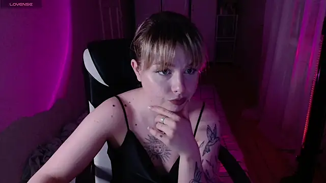 AngelicaHollywood online show from March 19, 2026, 8:02 pm