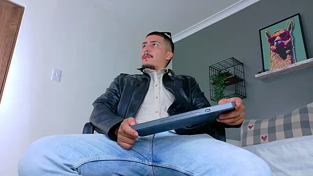 MrFox   online show from March 12, 2026, 7:20 pm