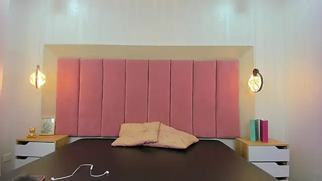 Emilia Bons online show from October 8, 2025, 1:53 pm