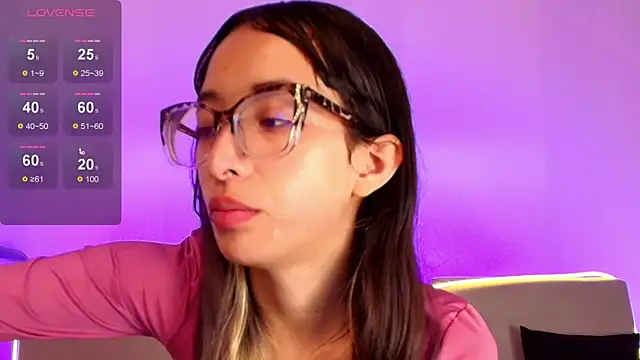 Emilia Bons online show from April 13, 2026, 2:44 pm