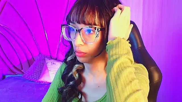 Emilia Bons online show from April 17, 2026, 12:41 pm