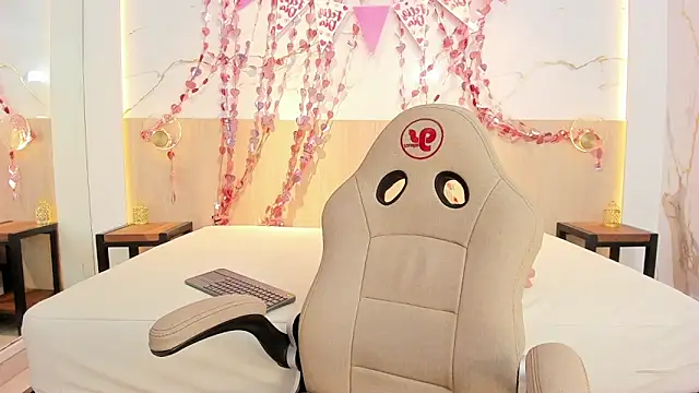 Snapshot of chloe_murray chatting on February 9, 2026, 11:47 am chloe murray online show from February 9, 2026, 11:47 am