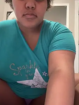 chocolate bella online show from October 30, 2025, 3:02 pm