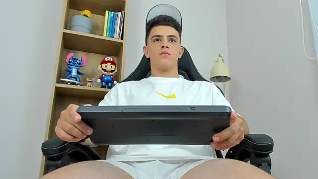 Mikecooper online show from April 8, 2026, 12:10 am