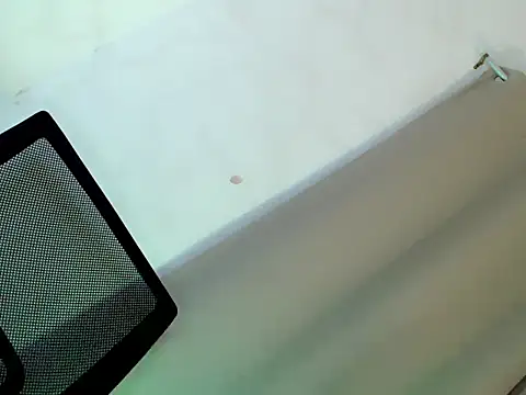 Snapshot of its_me_elice chatting on November 2, 2025, 1:35 pm its me elice online show from November 2, 2025, 1:35 pm