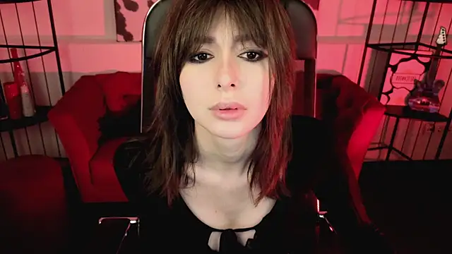 CrystallBloom online show from April 21, 2026, 1:18 am