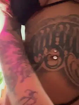 sereiaruiva99 online show from February 16, 2026, 9:44 pm