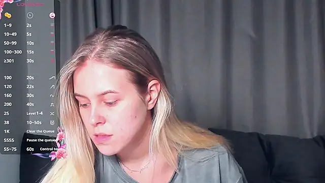 AngelAnty online show from November 7, 2025, 4:18 pm