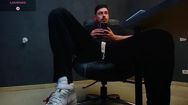 EnzoRace online show from October 27, 2025, 5:55 am