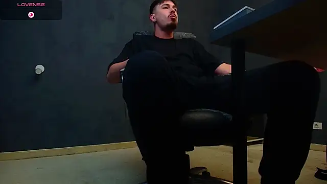 EnzoRace online show from November 12, 2025, 5:30 am