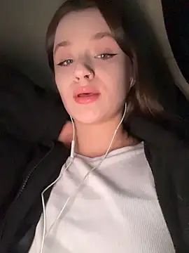 KittyQueeny online show from October 28, 2025, 2:09 pm