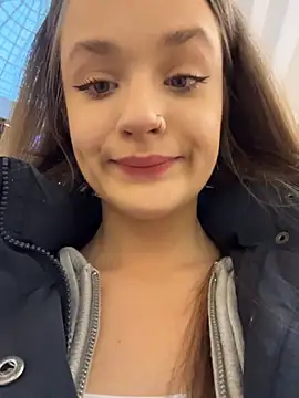 KittyQueeny online show from December 3, 2025, 12:14 pm