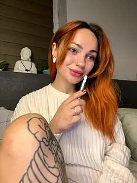 SaraLow online show from October 10, 2025, 1:15 am