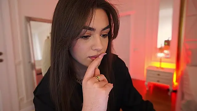 EricaSin online show from April 9, 2026, 6:52 am