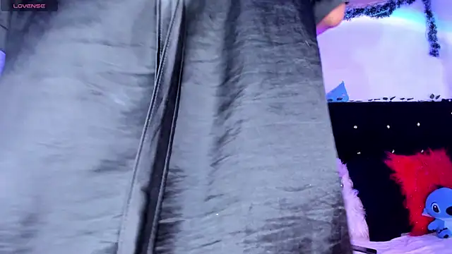 Cooperrosscute233 online show from December 14, 2025, 12:16 am