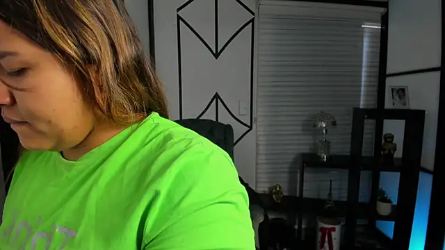 ElaBourn  online show from October 25, 2025, 1:18 pm