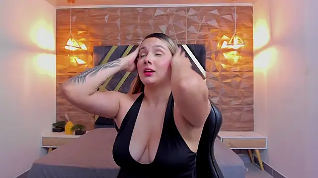 Emmaa white  online show from April 16, 2026, 9:39 pm