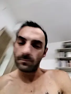 hotmen83 online show from September 29, 2025, 9:47 am