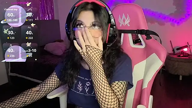 larah uwu online show from January 13, 2026, 8:03 pm