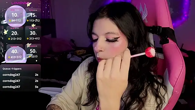 larah uwu online show from March 24, 2026, 8:58 pm