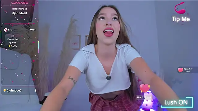 Snapshot of shannel_moss__ chatting on October 5, 2025, 11:24 pm shannel moss   online show from October 5, 2025, 11:24 pm