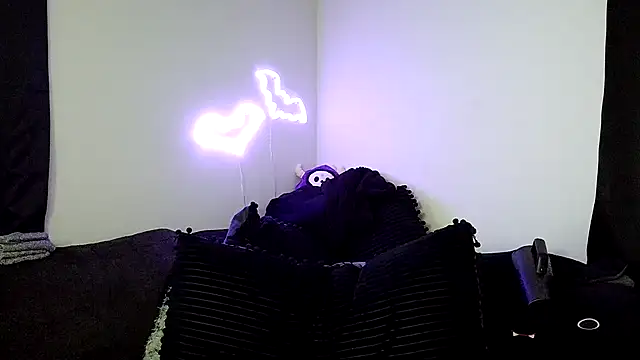 HarleyDemon666 online show from April 17, 2026, 7:39 pm