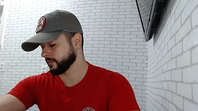 Snapshot of BombeiroHotx chatting on September 18, 2025, 10:56 pm BombeiroHotx online show from September 18, 2025, 10:56 pm