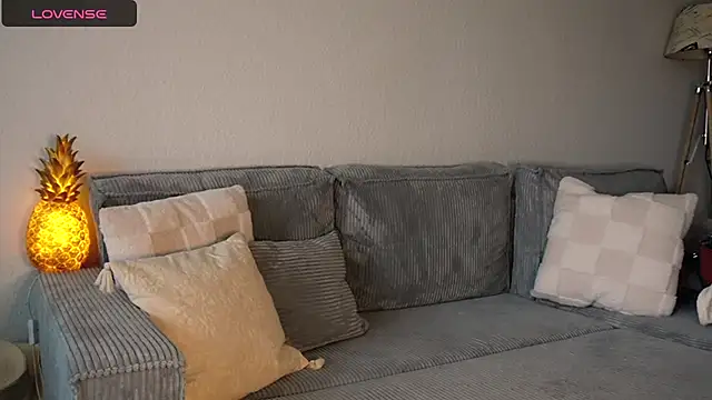 LucyxLou online show from September 14, 2025, 10:25 am