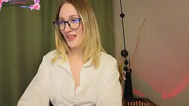 BiancaHelo online show from September 24, 2025, 11:24 am