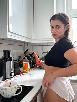 Snapshot of AlitaNova chatting on September 26, 2025, 10:52 am AlitaNova online show from September 26, 2025, 10:52 am