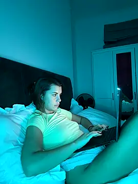 Snapshot of AlitaNova chatting on October 15, 2025, 10:59 am AlitaNova online show from October 15, 2025, 10:59 am