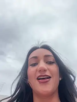 Ninabigtitied online show from October 19, 2025, 10:49 am