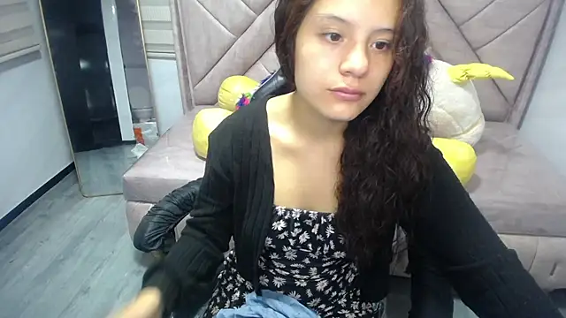 Velvet Moon V online show from September 25, 2025, 1:04 pm