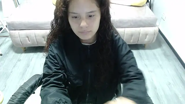 Velvet Moon V online show from November 18, 2025, 1:04 pm