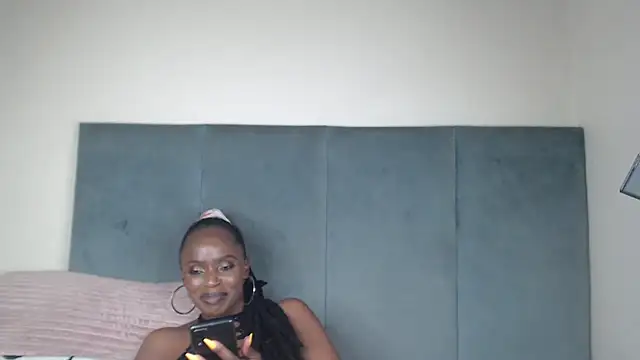 Snapshot of Jah-Queen chatting on December 18, 2025, 6:58 pm Jah-Queen online show from December 18, 2025, 6:58 pm