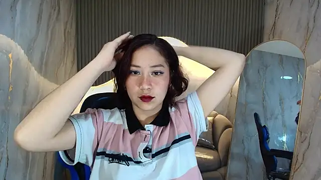 valentina r  online show from November 18, 2025, 3:12 am