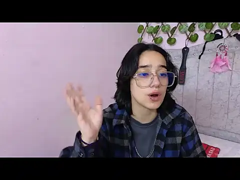 Snapshot of katalinathxandbritney1 chatting on September 27, 2025, 9:31 pm katalinathxandbritney1 online show from September 27, 2025, 9:31 pm