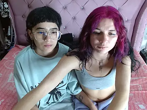 Snapshot of katalinathxandbritney1 chatting on January 13, 2026, 3:45 am katalinathxandbritney1 online show from January 13, 2026, 3:45 am