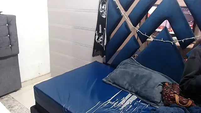 Snapshot of katalinathxandbritney1 chatting on January 15, 2026, 2:05 am katalinathxandbritney1 online show from January 15, 2026, 2:05 am