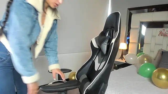 Adhara7 online show from December 18, 2025, 7:31 pm