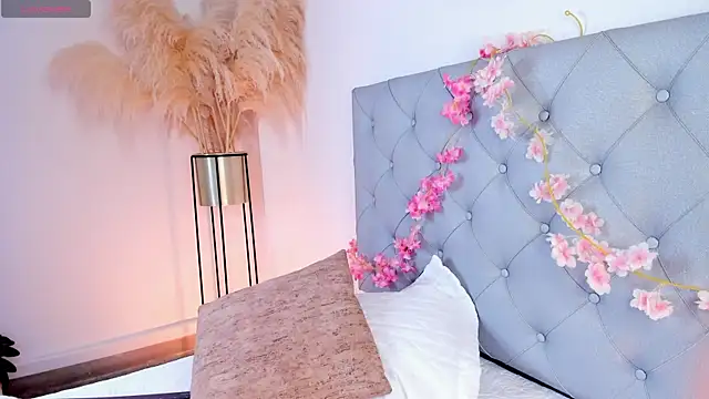 MartinnaGreco online show from April 15, 2026, 8:20 pm